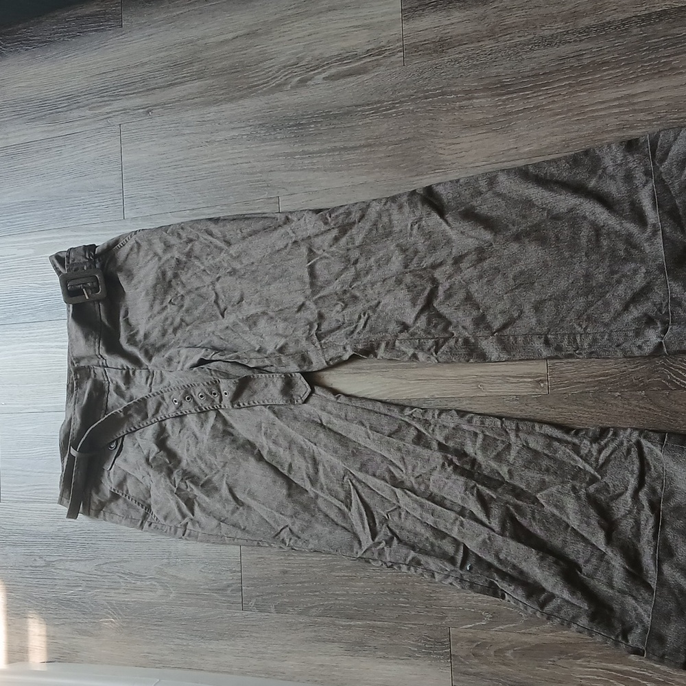 Dress pant with belt
